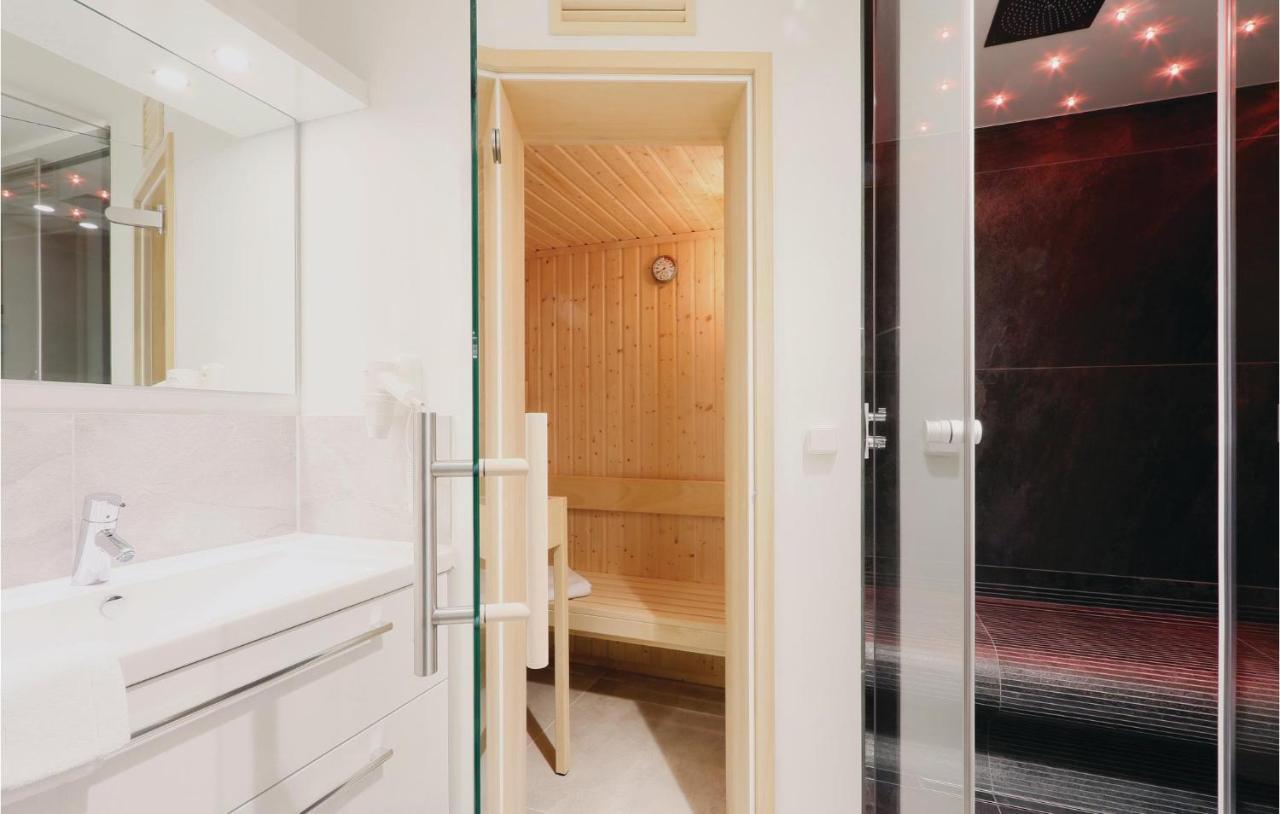 Cozy Apartment In Luebeck Travemuende With Sauna Bagian luar foto